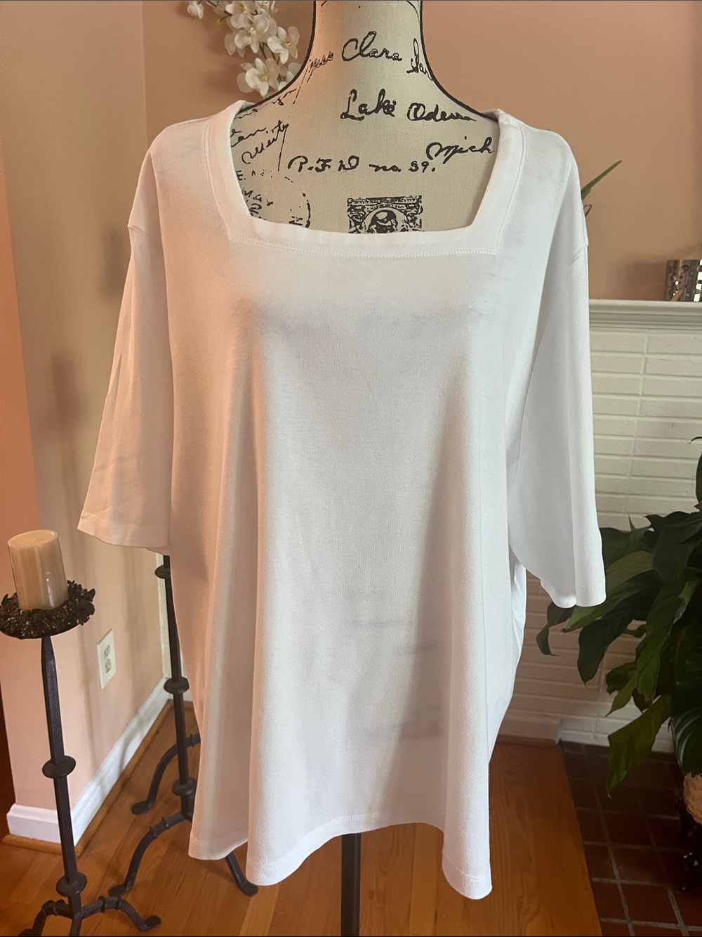 Women's White Square Neck Short Sleeve Tee - Classic Everyday Top